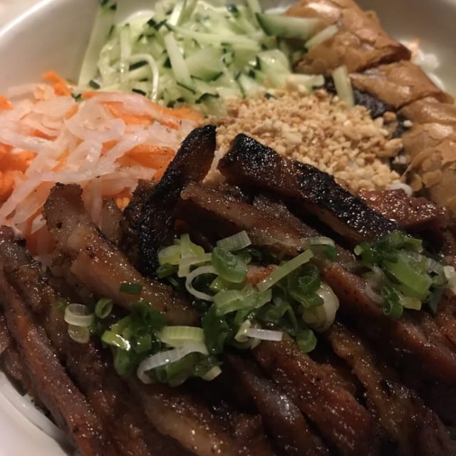 V1. Bún Thịt Nướng Chả Giò.
