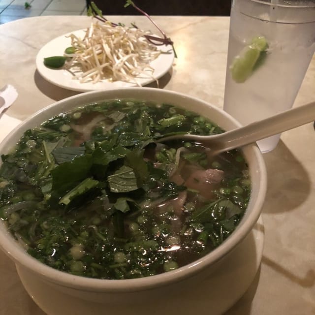 P6. Phở Tái Gầu Gân Sách.